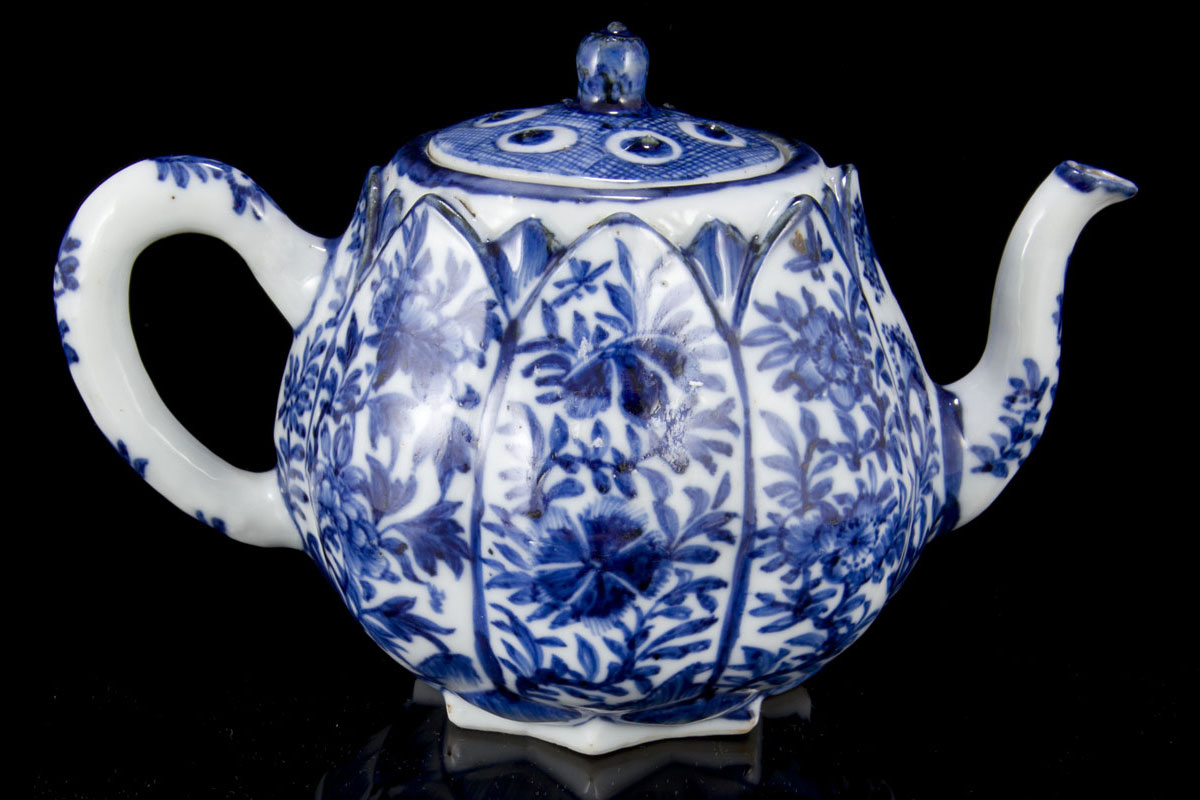 blue and white Kangxi teapot export porcelain