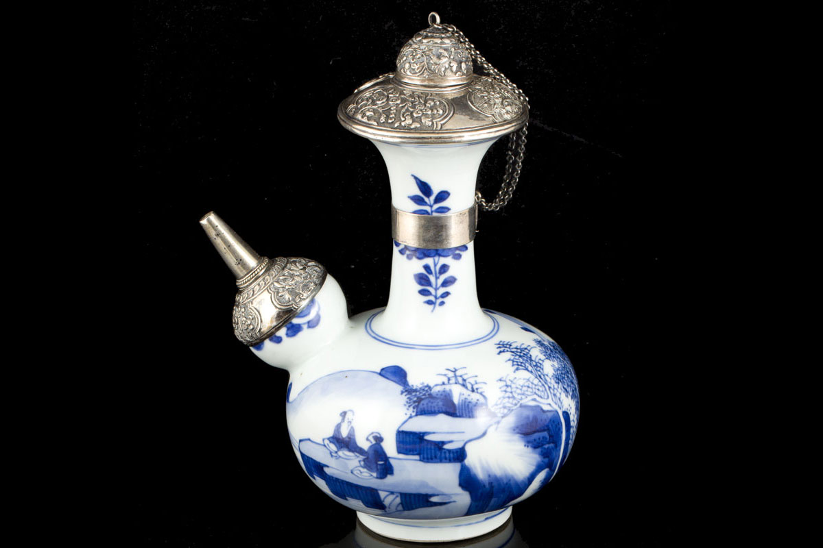 Kangxi blue and white kendi