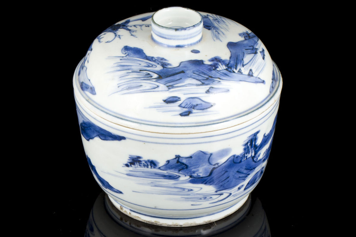 Blue and white China Transitional period export porcelain
