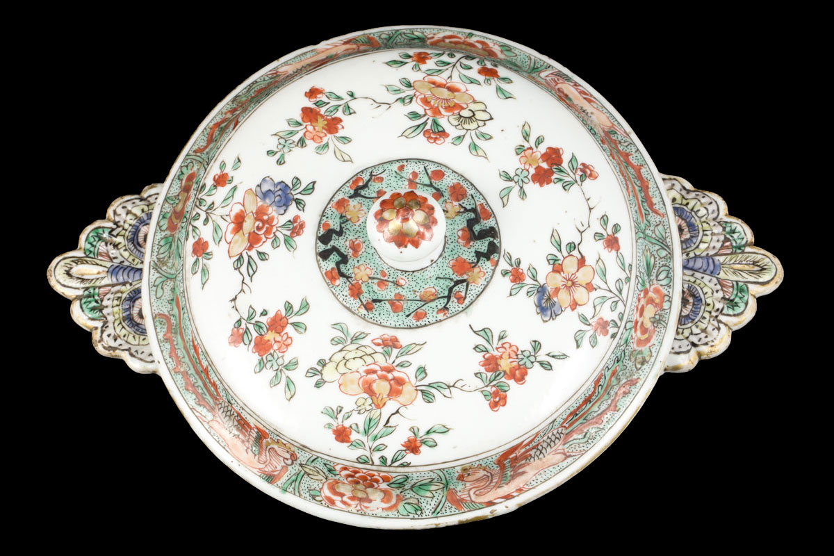 famille verte French-silver-shaped covered bowl