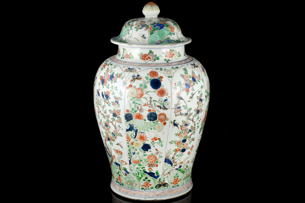 A large Kangxi famille verte vase and cover
