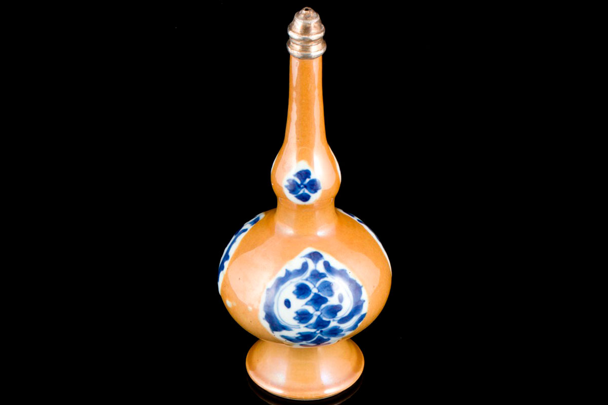 A fine blue and white, and brownglazed porcelain rose water sprinkler